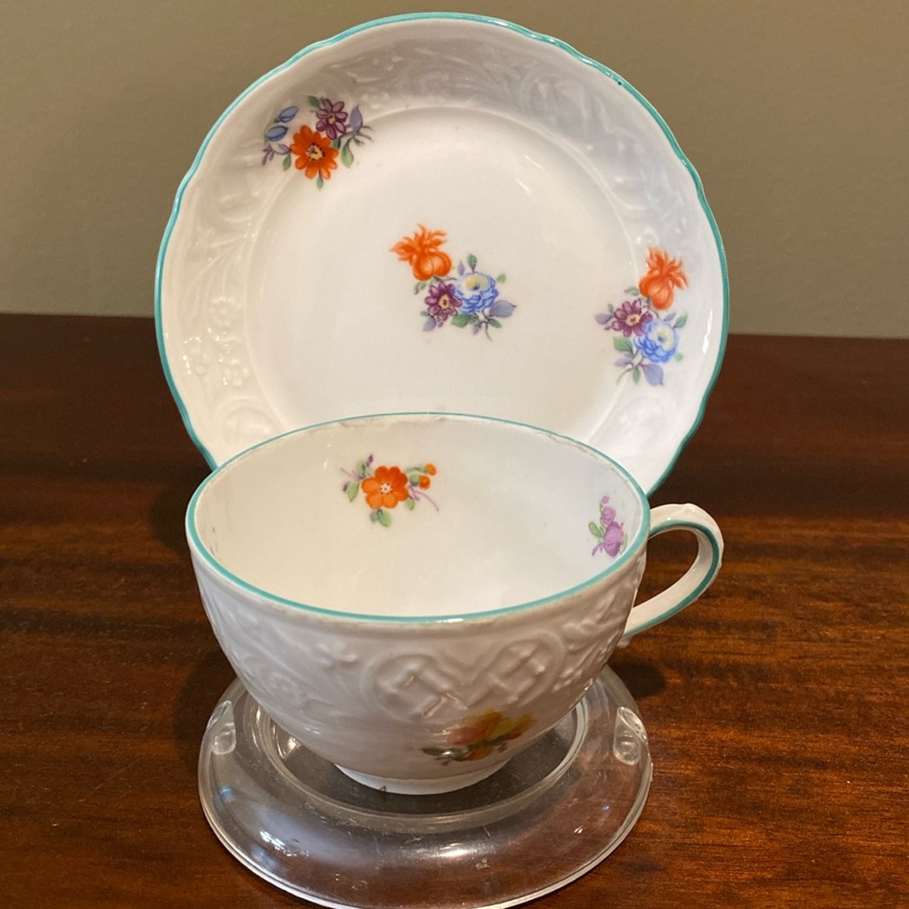 Schumann Bavaria Germany Us Zone Wild Flowers Green Rim Porcelain Teacup Saucer